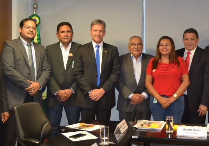 Em Brasília, Costinha garante recursos do FNDE para a cidade de Olinda Nova do Maranhão