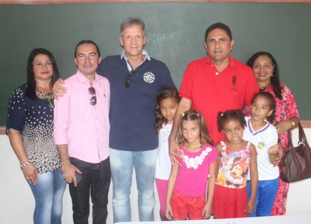 Costinha entrega escola em Olinda Nova e população comemora sua reeleição