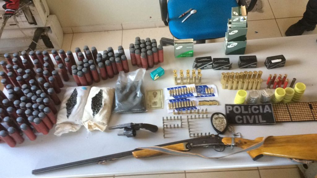 Urgente: polícia prende homem com armas e vasta munição em Penalva