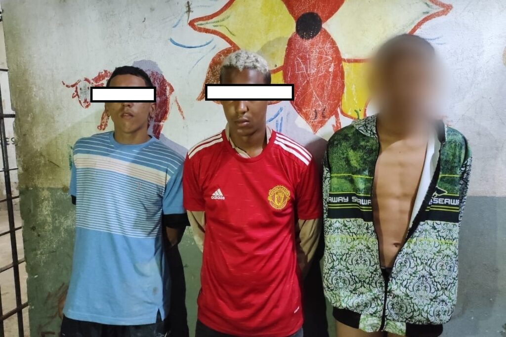 Três jovens são presos após pular muro, cobrir câmeras e desmontar motos nos fundos da delegacia da cidade de São Vicente Ferrer