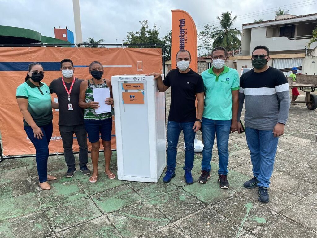Em parceria com a prefeitura, Equatorial Energia entrega 50 novas geladeiras a moradores de São Vicente Ferrer