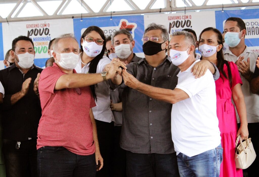 Flávio Dino, Carrinho e Júlio Mendonça assinam ordem de serviço para obra de abastecimento de água aguardada há décadas em Viana