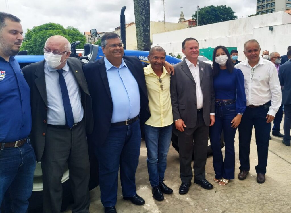 Luís Fernando recebe patrulha agrícola do Governo do Estado para São Vicente Ferrer