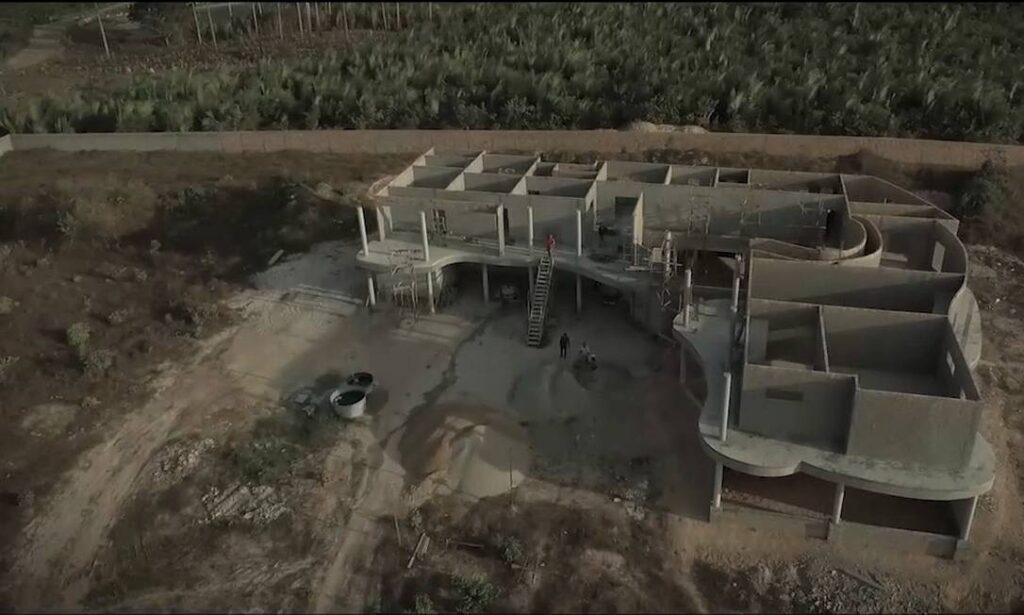 Reportagem diz que Pinheiro tem oito creches em construção com verbas do FNDE e que prefeito investigado pela PF está construindo casa com 24 quartos