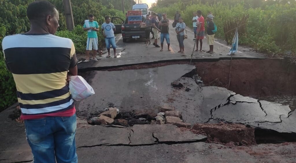 MA-014 volta a ser interditada no mesmo local que Sinfra realizou serviços, em São Vicente Ferrer; vejam as fotos e vídeos