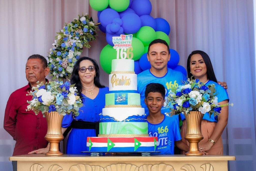 Em mais um dia de inaugurações, Adriano entrega pavimentação, dois veículos e equipamentos em comemoração aos 166 anos de São Vicente Ferrer