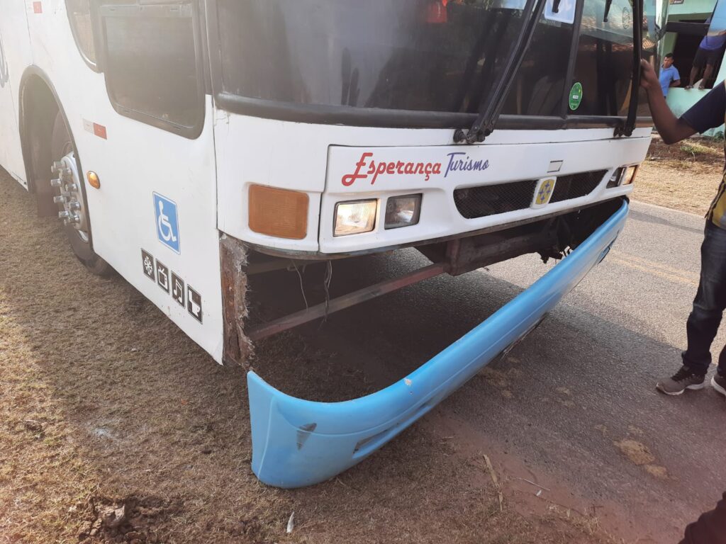 Condutor de moto causa acidente com ônibus que transporta alunos do IEMA em São João Batista