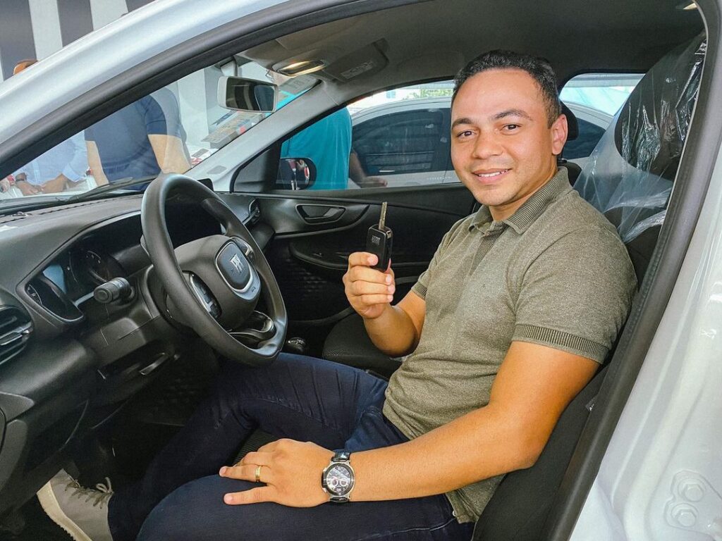 Adriano Freitas recebe veículo e equipamentos para intensificar trabalho da Igualdade Racial em São Vicente Ferrer