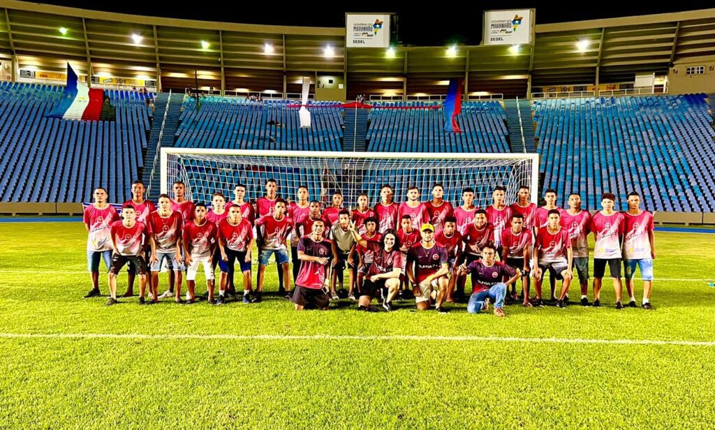 Alunos de escolinha de futebol de São João Batista realizam excursão para São Luís e se encontram com secretário estadual de esportes