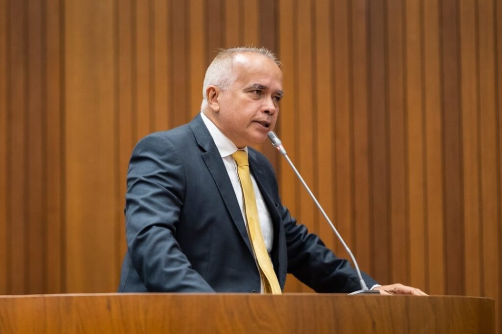 Deputado Júlio Mendonça provoca debate sobre problema dos lixões no Maranhão