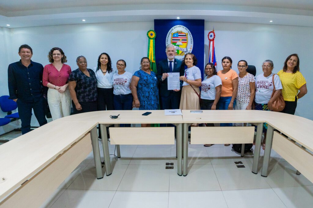 Uema assina Acordo de Cooperação Técnica com Associação de Quebradeiras de Coco Babaçu do Maranhão
