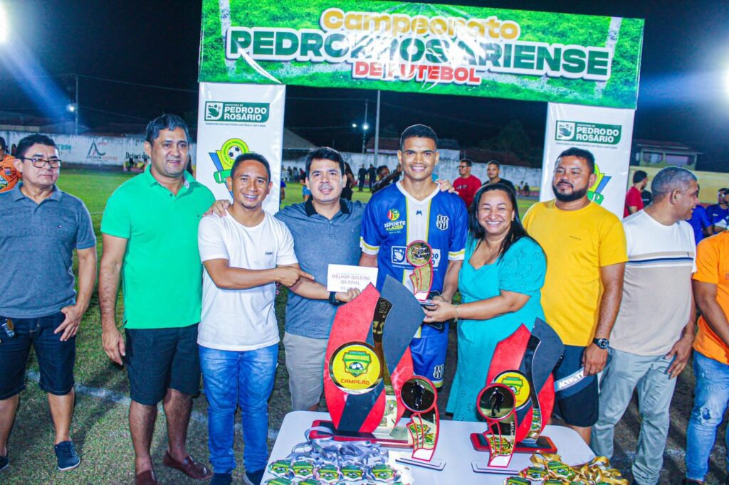 Prefeito Toca Serra investe R$ 50 mil em premiações de campeonatos de futebol masculino e feminino em Pedro do Rosário
