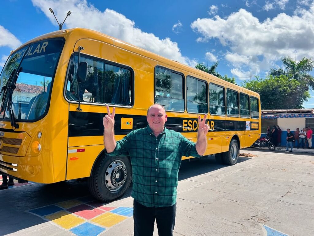 Nato da Nordestina avança, entrega ambulância e ônibus e assina ordem para construir UBS em Vitória do Mearim