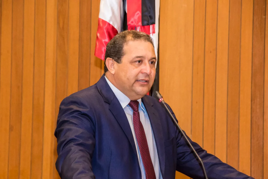 Deputado Jotta Pinto ressalta obras do governo e alerta para problemas estruturais na Baixada Maranhense