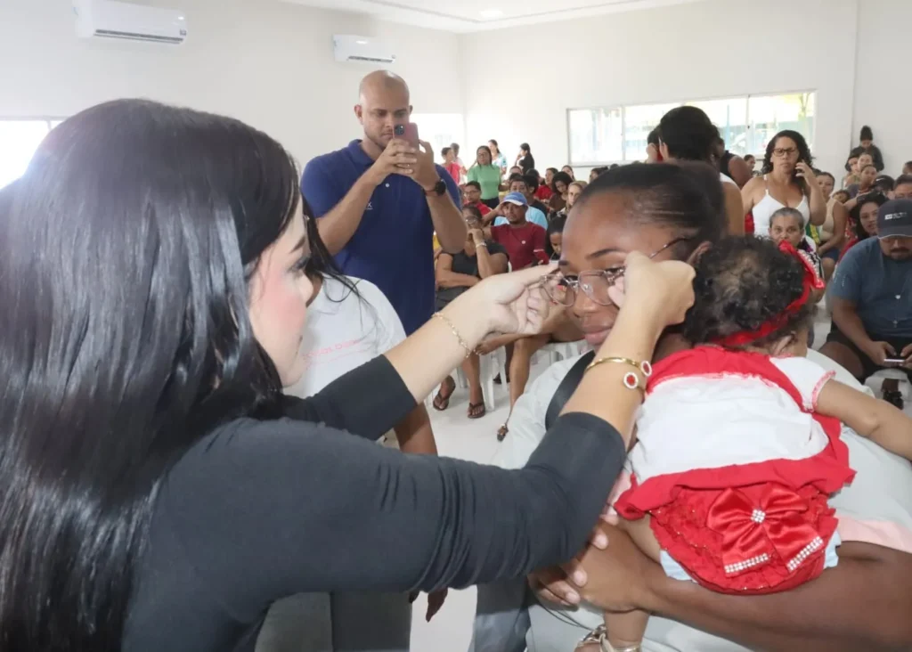 Prefeitura de Pinheiro segue com a entrega de óculos gratuitos no CEMP e beneficia milhares de moradores