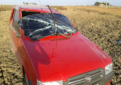 CARRO CAPOTA NA ESTRADA DA RAPOSA, EM SÃO JOÃO BATISTA