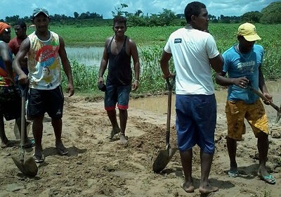 Moradores do povoado Beirada se unem para recuperar estrada