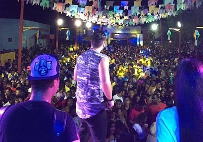 Festejo junino termina em São João Batista com show de Andson Mendonça