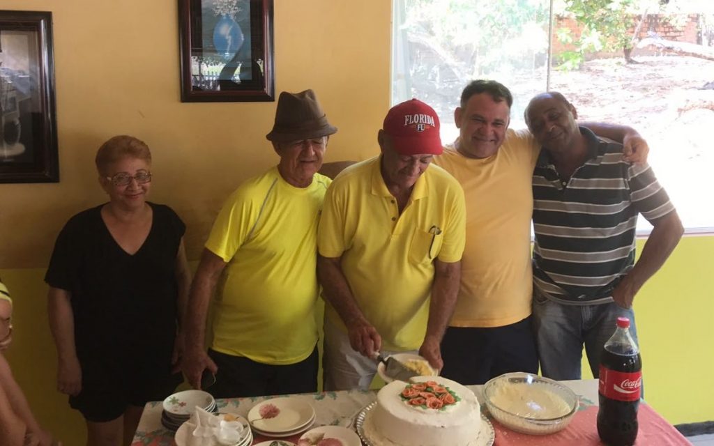 Família comemora o 73º aniversário de Adelson Santos Jacinto
