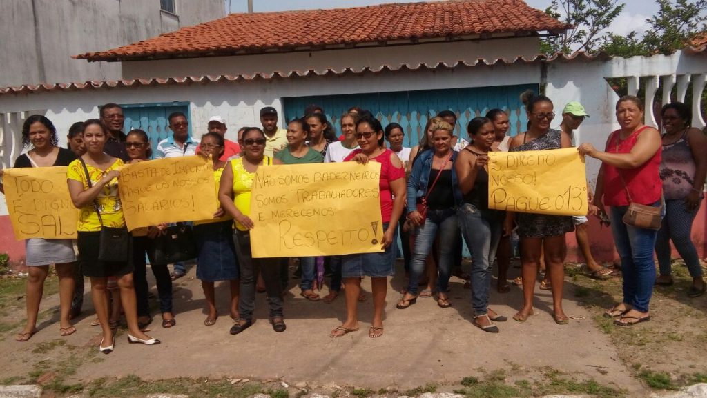 Atenção Ministério Público: Nonato Silva não paga e funcionários foram pra porta da prefeitura em Cajapió