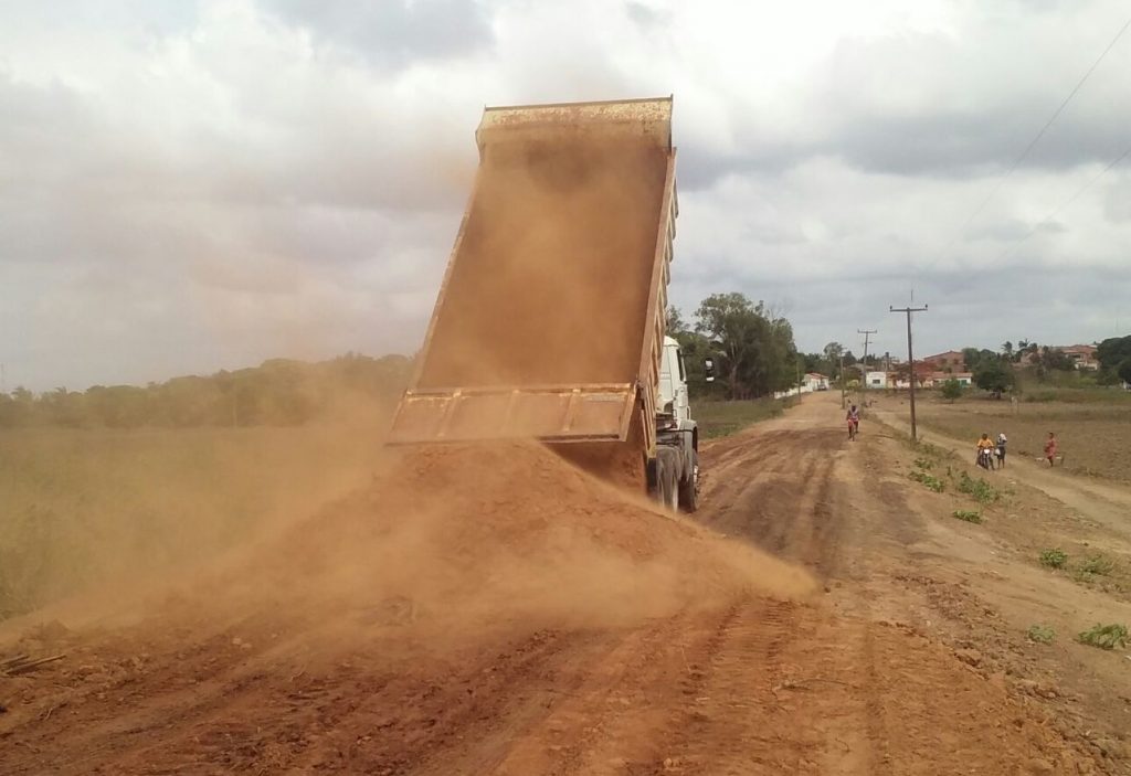 Prefeitura Municipal inicia asfaltamento e piçarramento de estrada em São João Batista