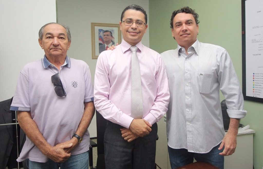 Em reunião com o secretário estadual de saúde, João Dominici consegue nova ambulância para São João Batista
