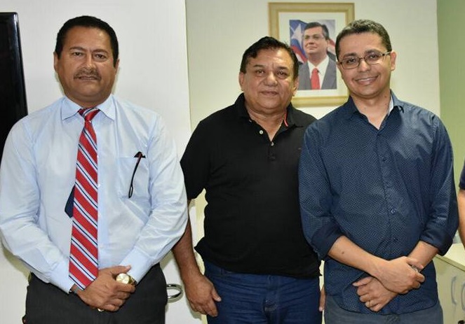 Joanino Carlos Figueiredo e prefeito conseguem nova ambulância para Pindaré Mirim