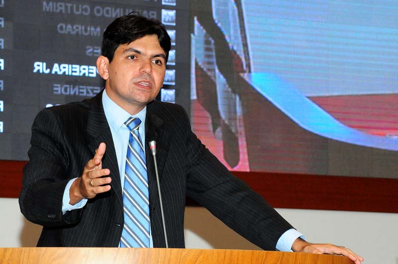 Deputado Victor Mendes pede melhorias da Claro em outras cidades e esquece São João Batista