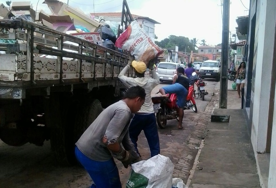Agora lascou: moradores estão pagando para recolhimento de lixo em São João Batista