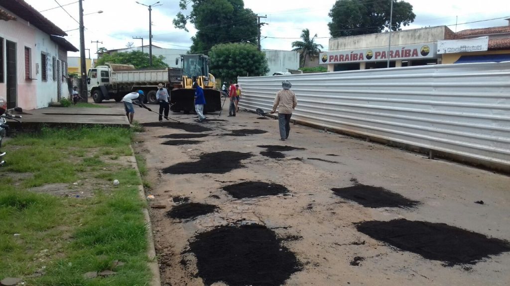 Costinha dá início a operação tapa buraco em Olinda Nova do Maranhão