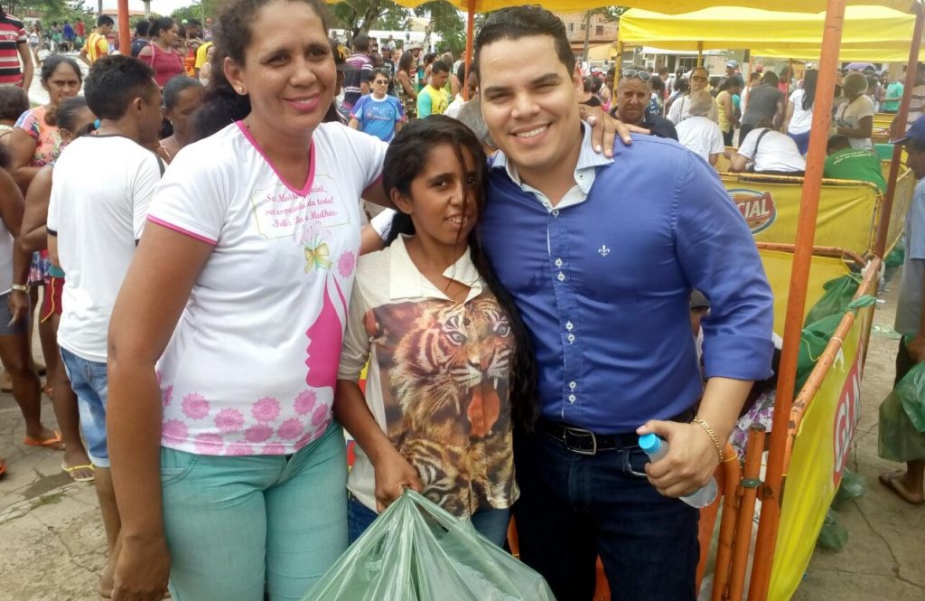 Prefeito Luciano fortalece programa de distribuição de peixes em Pinheiro