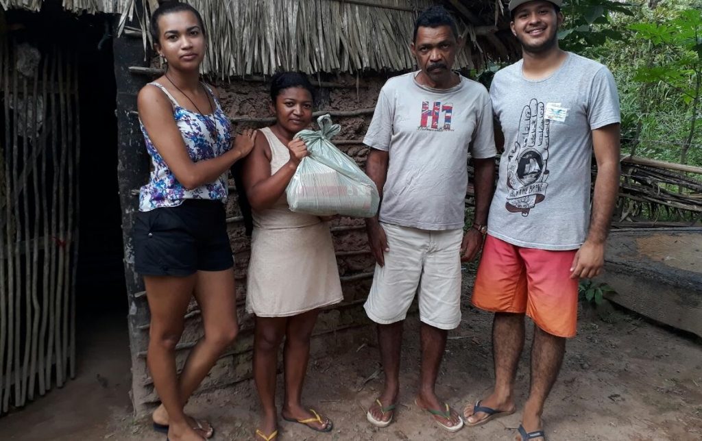 Moradores de Olinda dos Aranhas organizam campanha solidária e doam cestas básicas em São João Batista