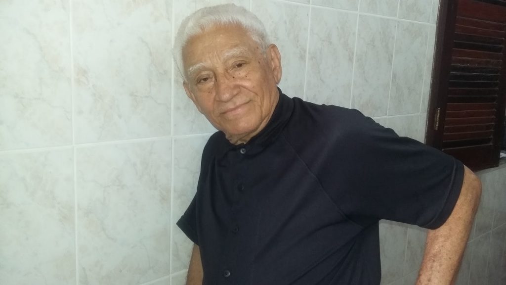‘Quintal de casa em São João Batista’, por Hélcio Silva