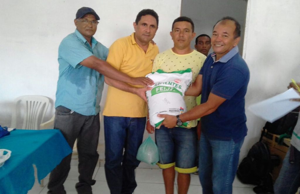 Prefeitura realiza entrega de sementes de feijão para agricultores de Olinda Nova do Maranhão