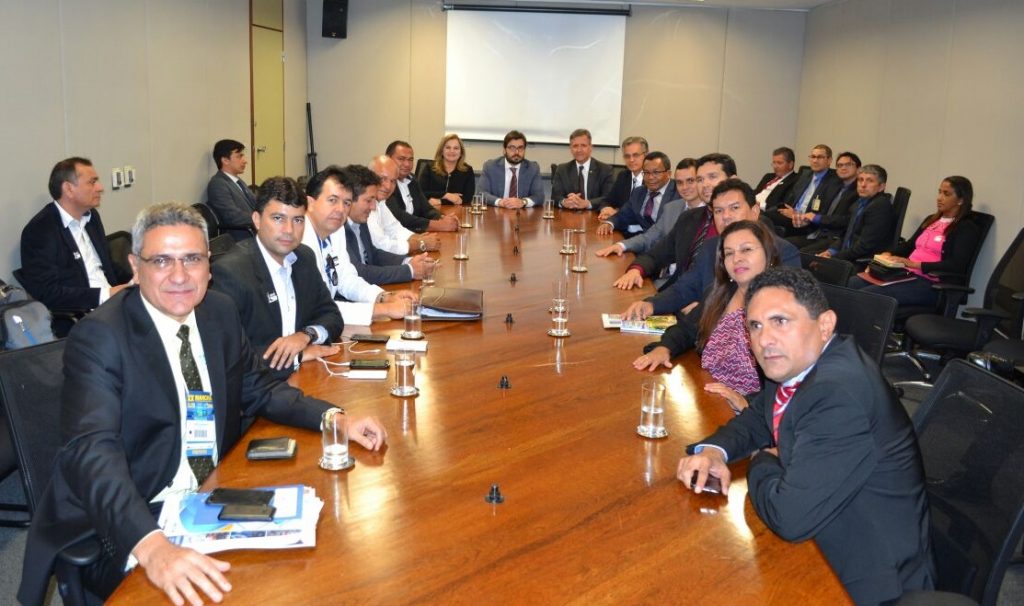 Costinha participa de reunião com presidente da Funasa em Brasília