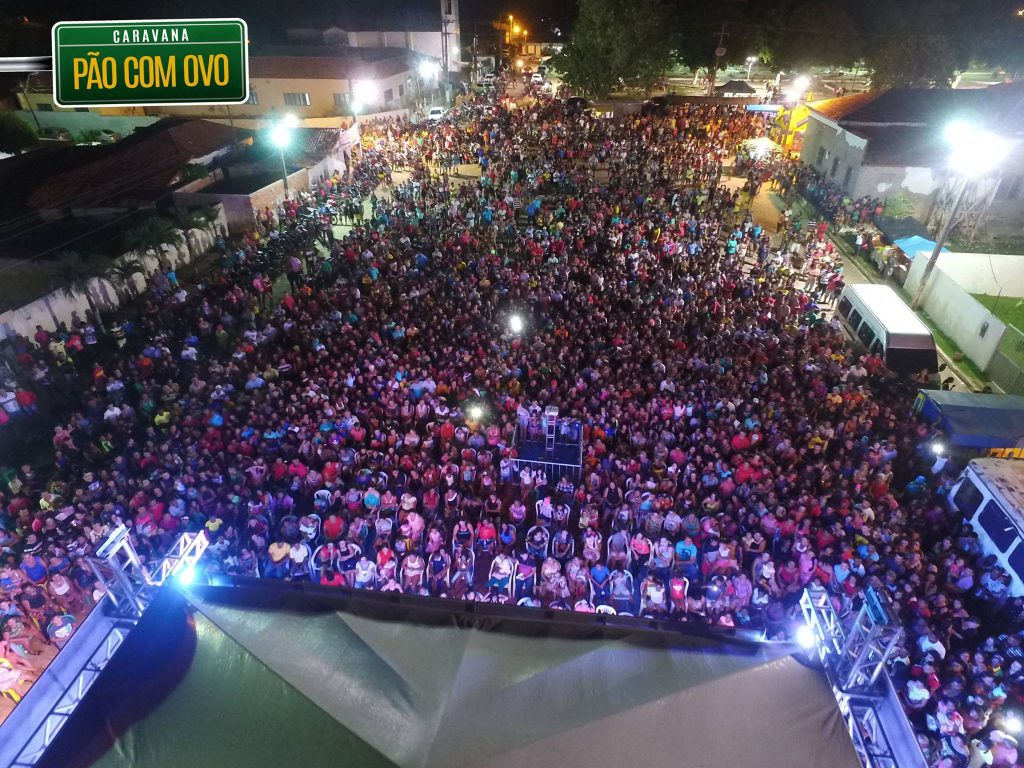 Milhares de pessoas acompanham a caravana do ‘Pão com Ovo’ em São Vicente e São João Batista