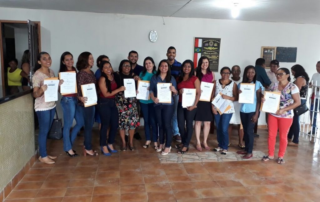 Prefeita Conceição empossa mais de 20 excedentes de concurso em São Vicente Ferrer