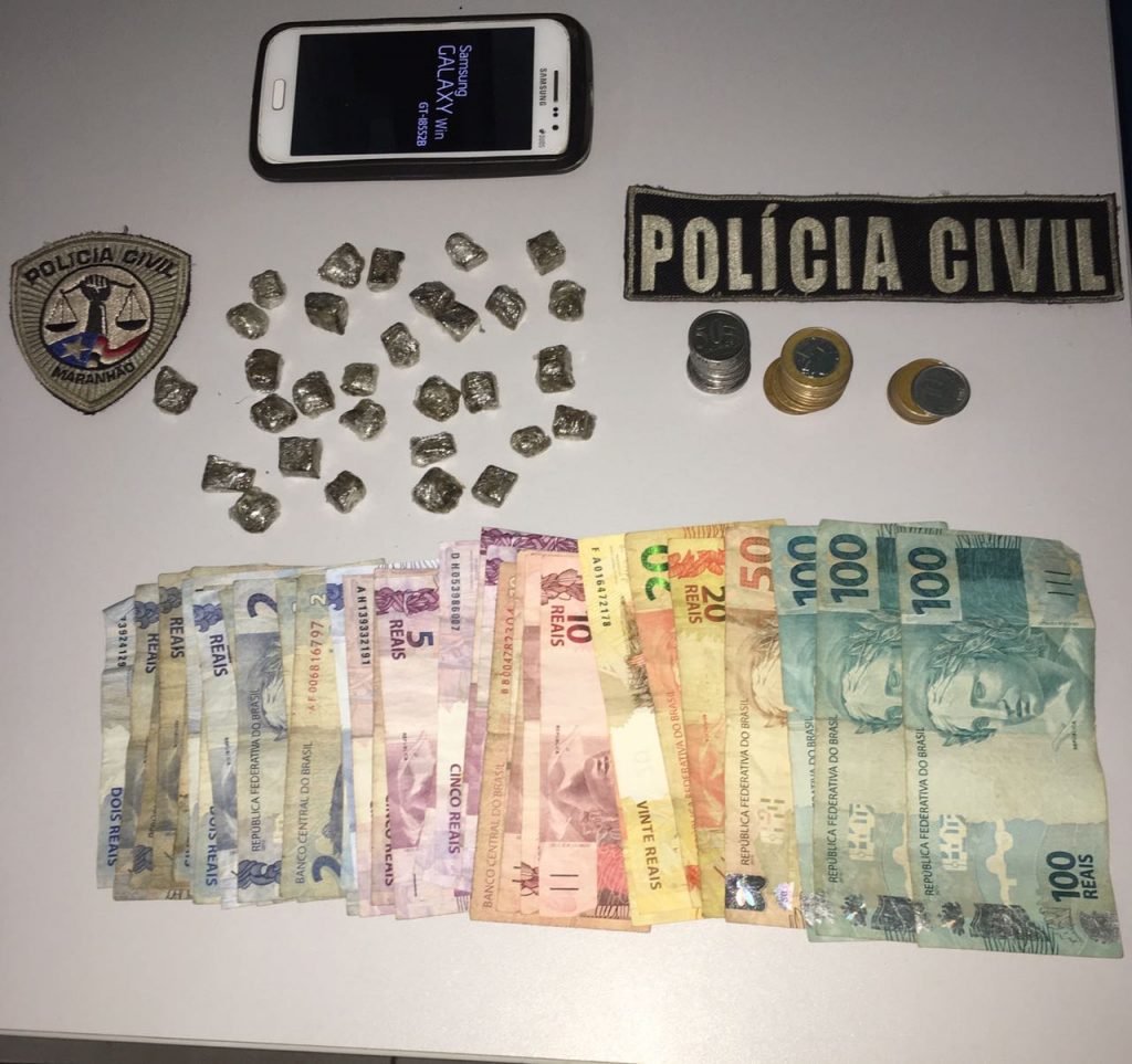 Urgente: polícia prende mulher com 30 trouxinhas de maconha em São João Batista
