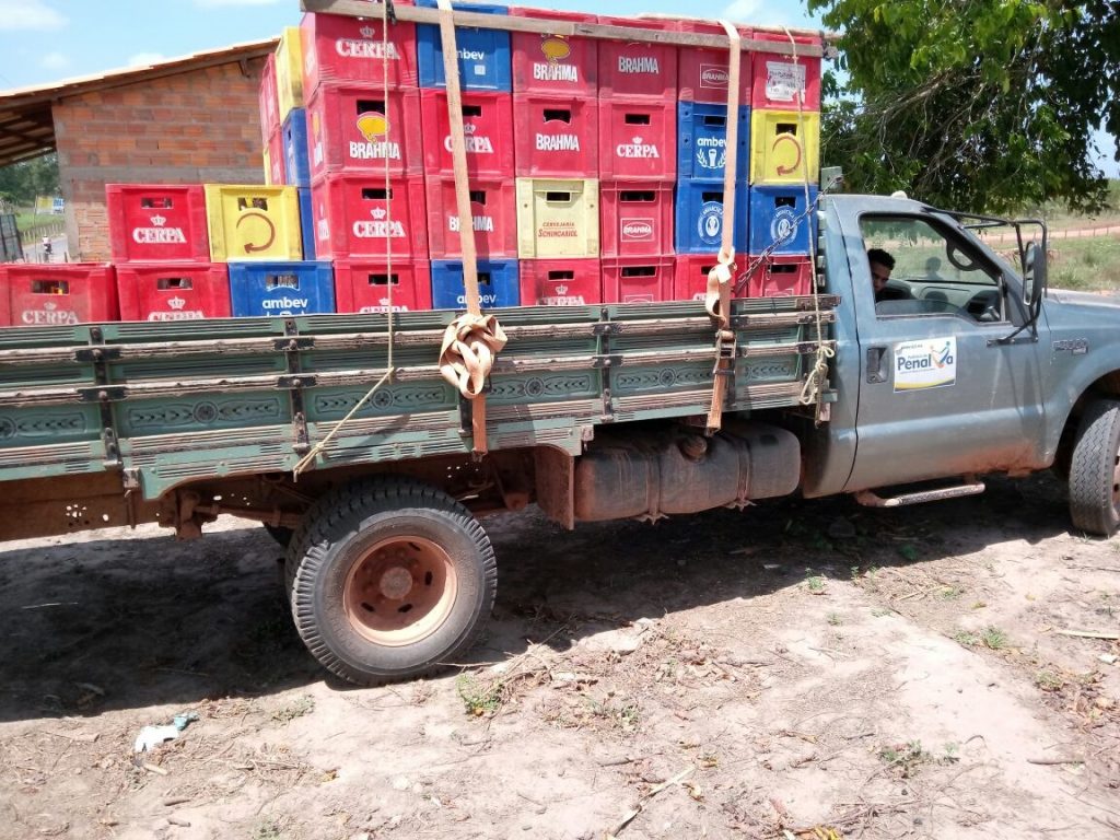 Veículo a serviço da prefeitura transporta cervejas em Penalva, vejam o vídeo