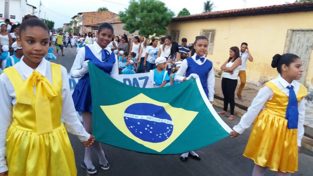 Escola realiza IX Caminhada da Paz e homenageia filhos ilustres de São Vicente Ferrer