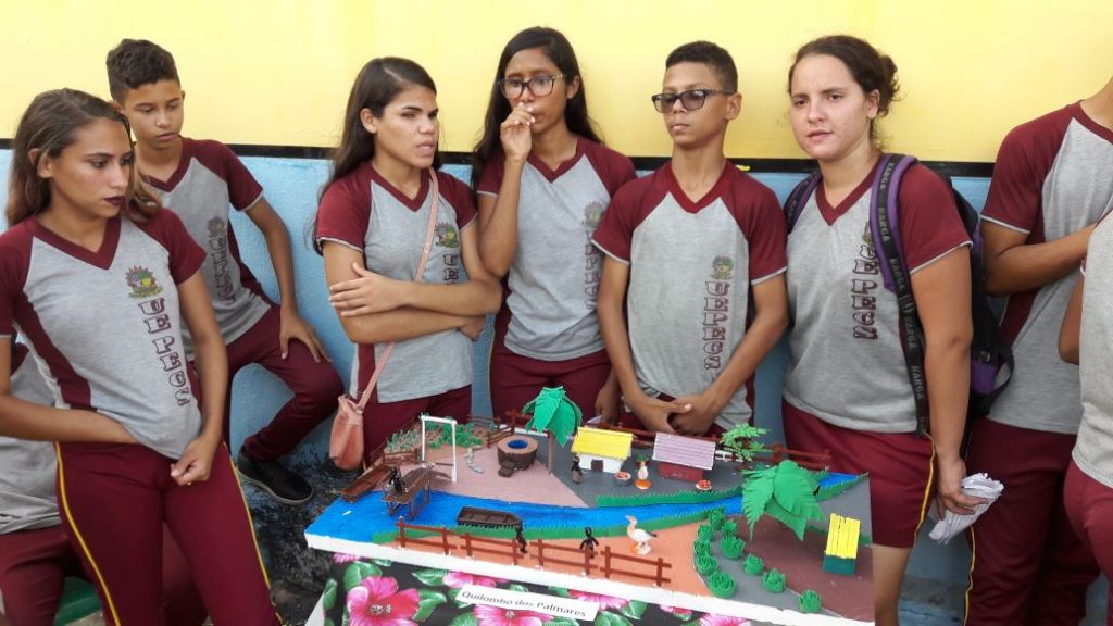Prefeito prestigia seminário escolar sobre consciência negra em Olinda Nova do Maranhão