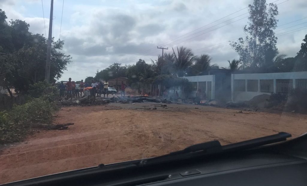 Urgente: moradores interditam MA 014 em São Vicente Ferrer