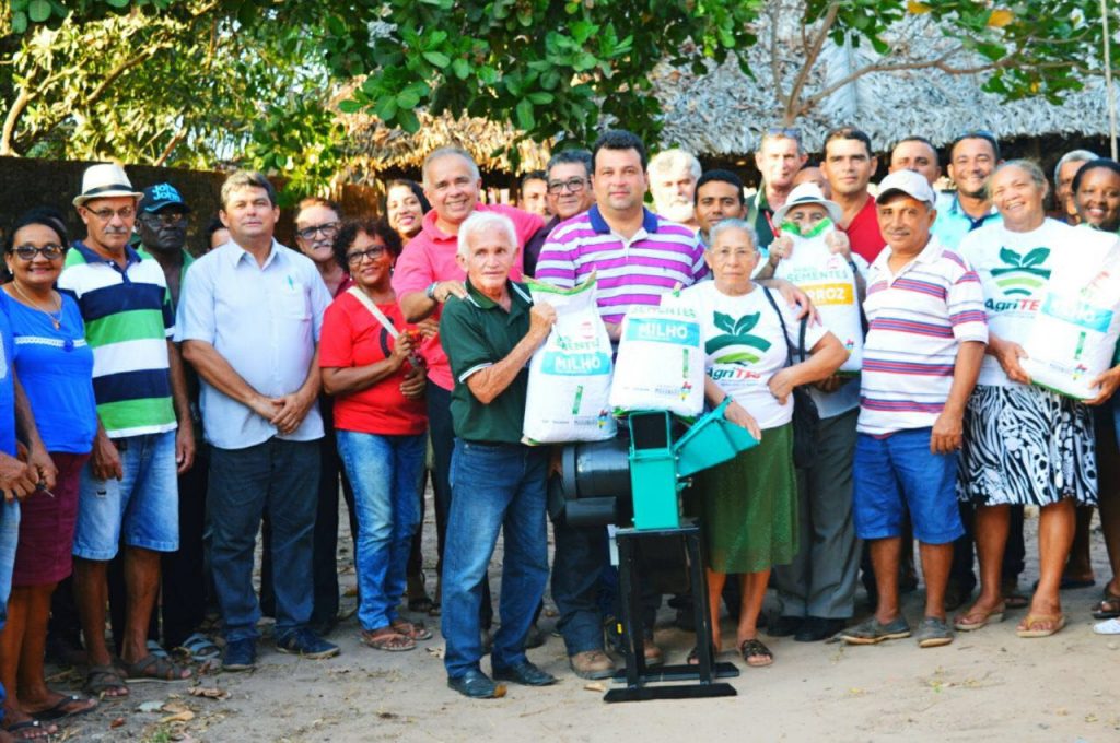 Em São João Batista, secretário de Agricultura Familiar do Estado visita produtores e entrega sementes e equipamentos