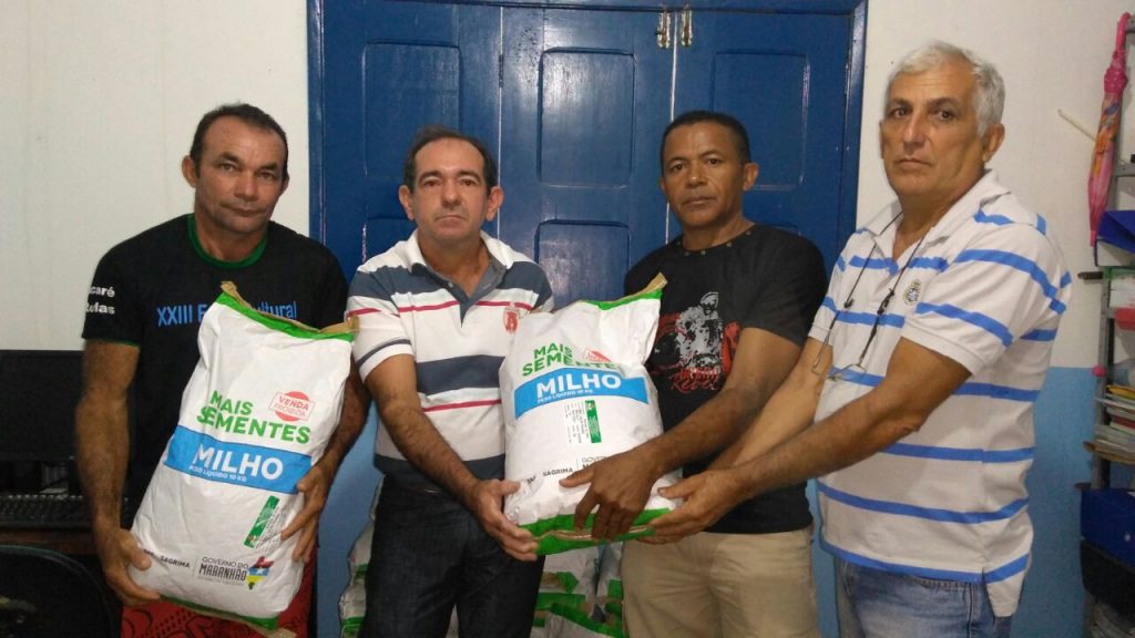 Secretaria de Agricultura entrega sementes de arroz e milho em São João Batista