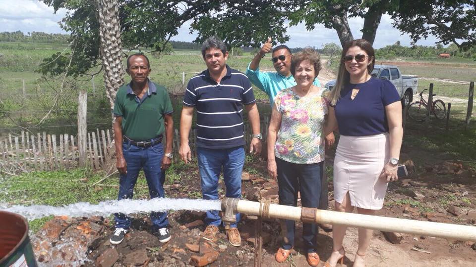 Em Cajapió, prefeito vistoria perfuração de poço artesiano no povoado Botafogo
