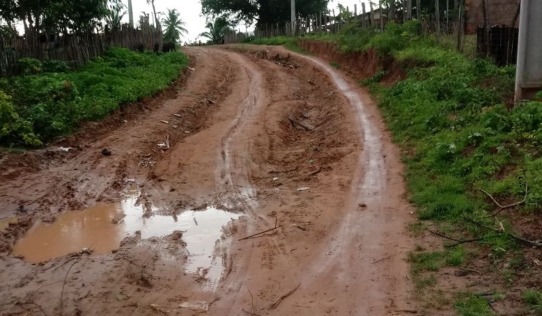 Moradores dos povoados Quiá, Laranjal e Beirada pedem recuperação de estrada em São João Batista