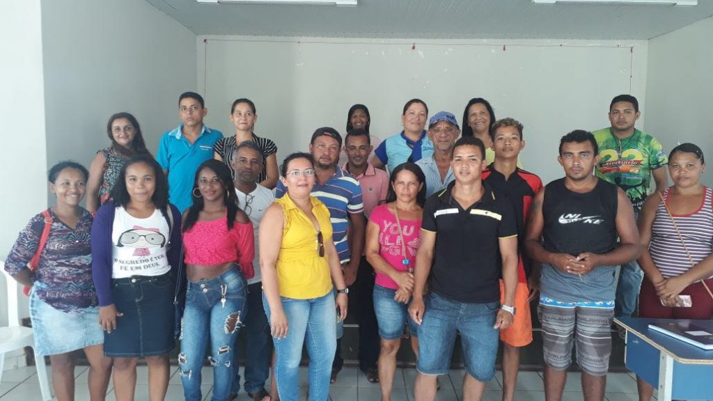 Agricultores de Cajapió assinam contrato para fornecimento de merenda escolar