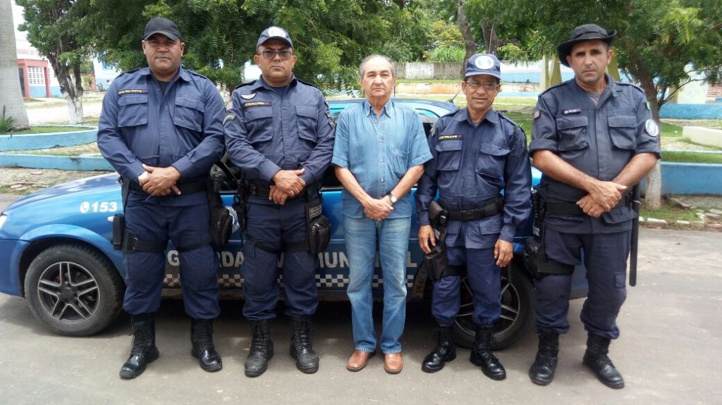 Prefeito entrega veículo para servir como viatura para a Guarda Municipal de São João Batista