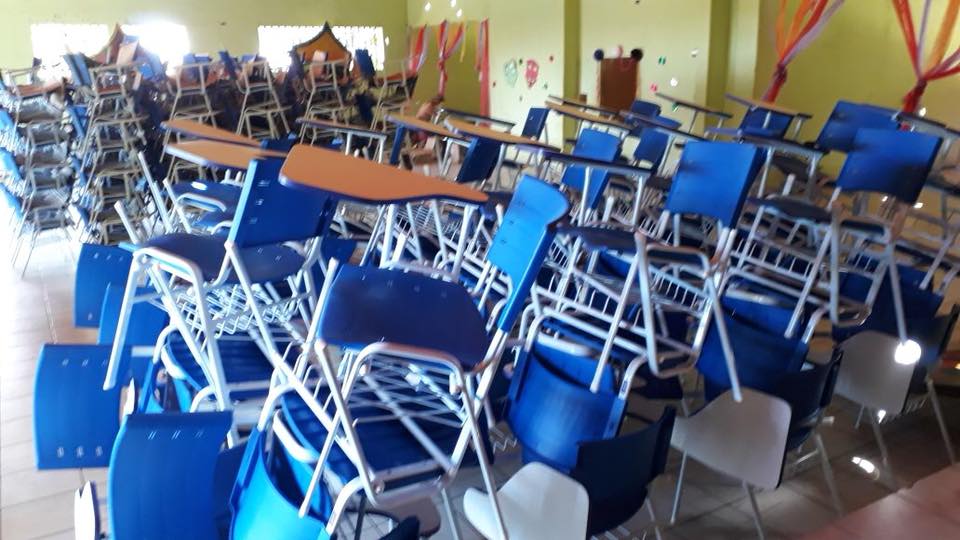 Escolas de Cajapió irão receber quase 300 novas cadeiras para o ano letivo de 2018