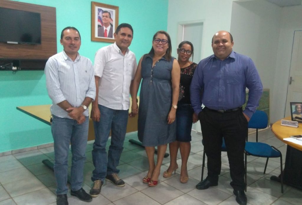 Em reunião com gerente do Banco do Brasil, Costinha pede terminal 24 h e apoio para instalar lâmpadas de LED em Olinda